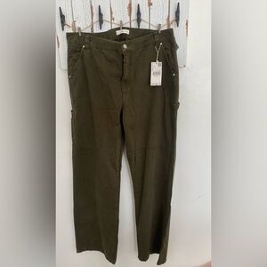 Women’s cargo jeans, size 14